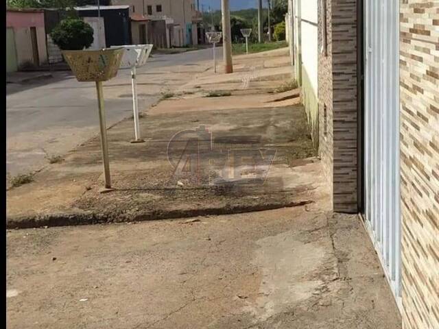 #4252 - Casa para Venda em Montes Claros - MG - 2