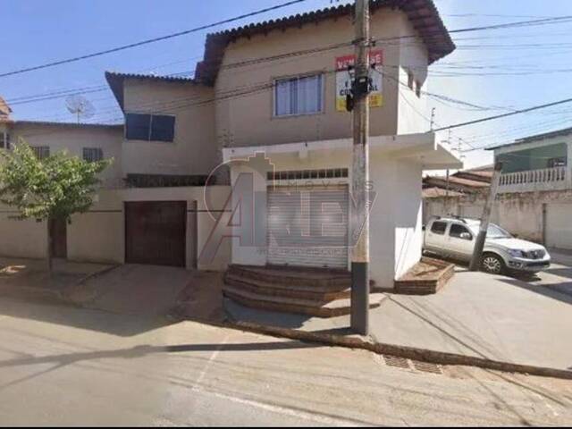 #4619 - CASA USADA / SBPE para Venda em Montes Claros - MG - 2