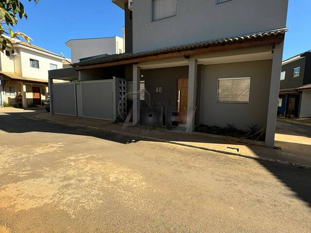 #5247 - Casa em Condominio para Venda em Montes Claros - MG - 2