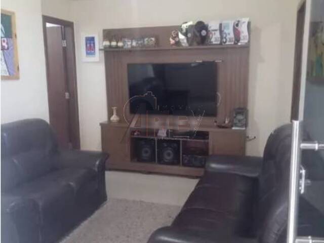 APARTAMENTO USADO para Venda em Montes Claros - 4