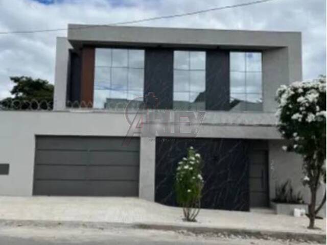 #5322 - Casa Usada para Venda em Montes Claros - MG - 2