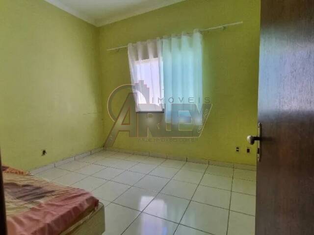 CASAS USADA / SBPE para Venda em Montes Claros - 4