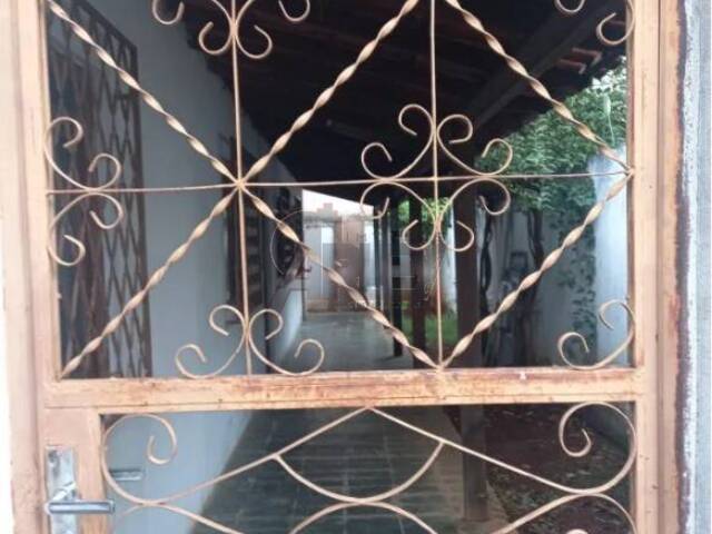 #5476 - Casa Usada para Venda em Montes Claros - MG - 2