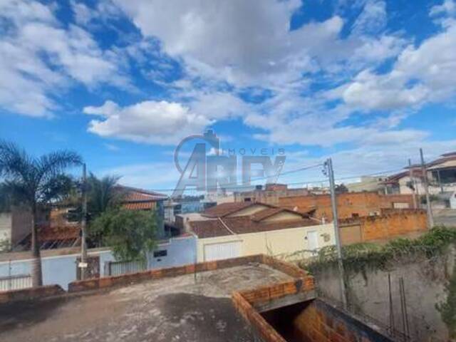 #5615 - Casa Usada para Venda em Montes Claros - MG - 2