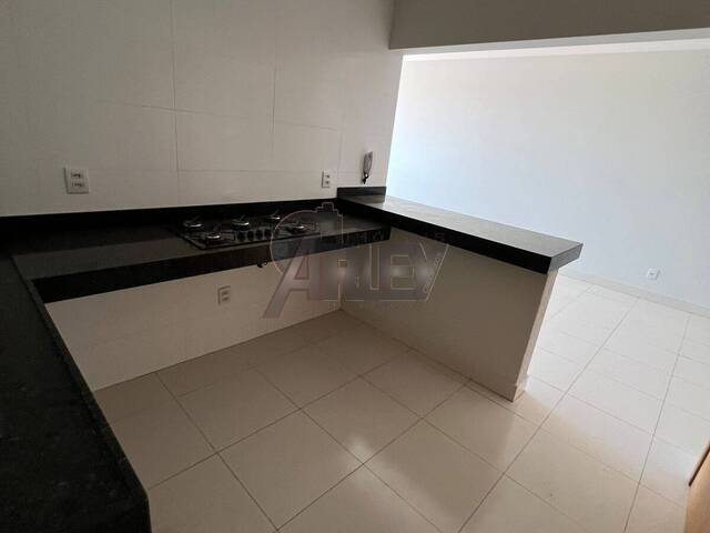 APARTAMENTO USADO para Venda em Montes Claros - 5