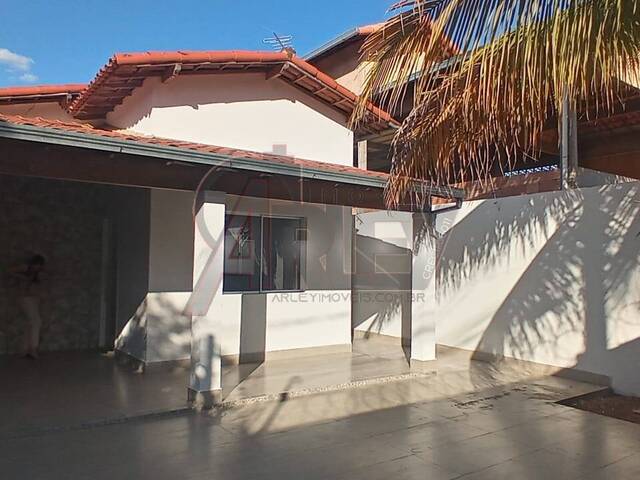 #5826 - Casa Usada para Venda em Montes Claros - MG - 2