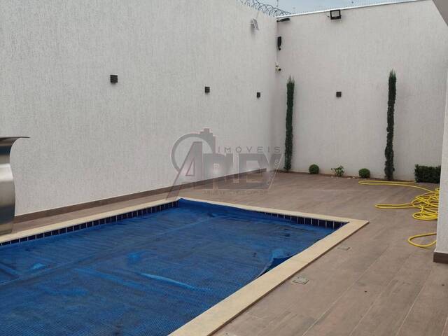 #5900 - CASA EM CONDOMINIO para Venda em Montes Claros - MG - 2