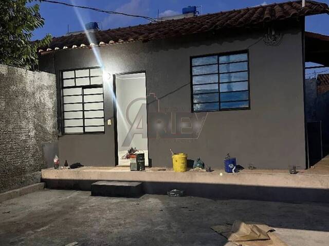 #5999 - CASA USADA / SBPE para Venda em Montes Claros - MG - 2