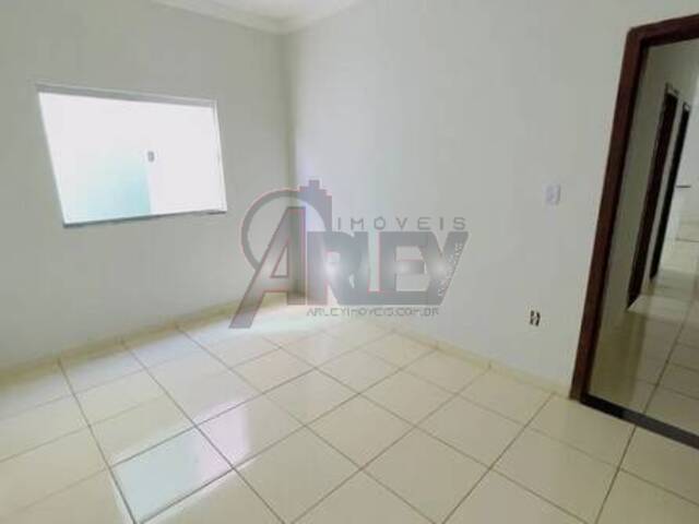 #6034 - CASA USADA / SBPE para Venda em Montes Claros - MG - 2