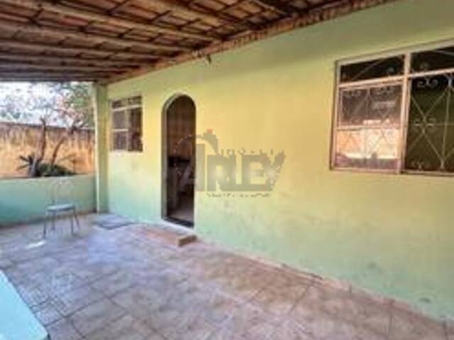 #6085 - CASA USADA / SBPE para Venda em Montes Claros - MG - 2