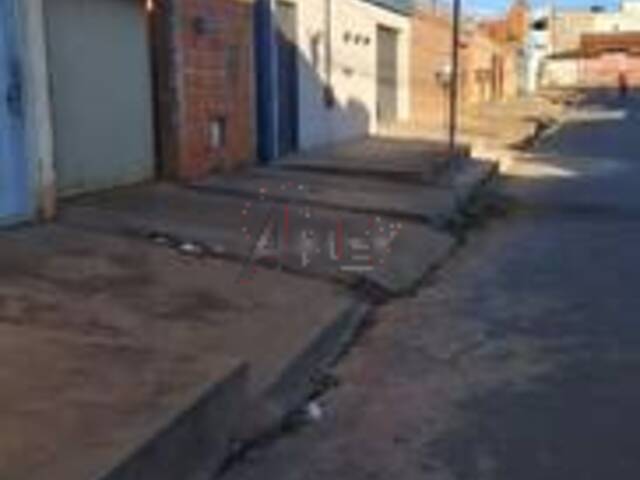 #6095 - CASA USADA / SBPE para Venda em Montes Claros - MG - 3