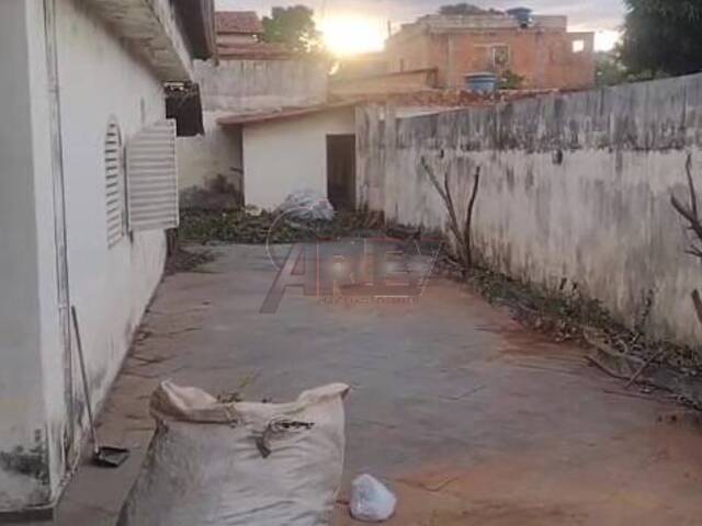 #6107 - CASA USADA / SBPE para Venda em Montes Claros - MG - 2