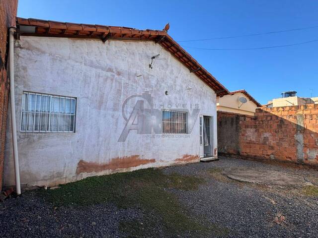 #6121 - CASA USADA / SBPE para Venda em Montes Claros - MG - 1