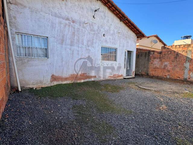 #6121 - CASA USADA / SBPE para Venda em Montes Claros - MG - 2