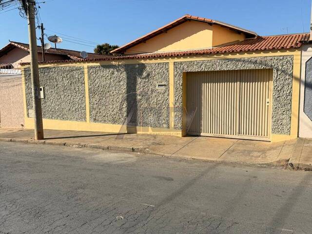 #6139 - CASA USADA / SBPE para Venda em Montes Claros - MG - 3