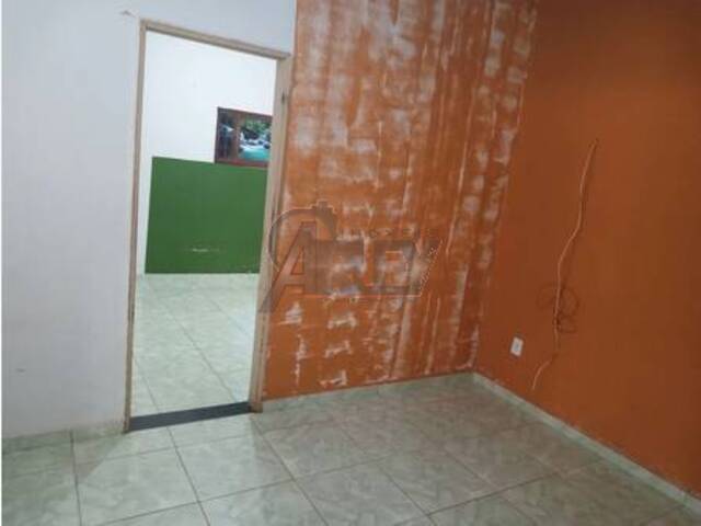 CASAS USADA / SBPE para Venda em Montes Claros - 4