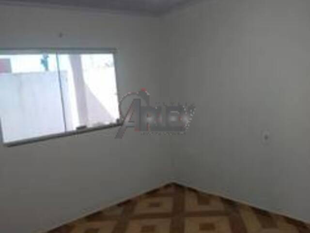 CASAS USADA / SBPE para Venda em Montes Claros - 5