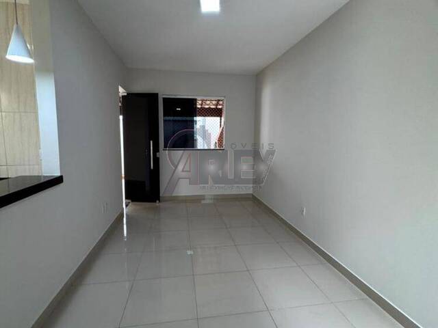 #6401 - CASAS USADA / SBPE para Venda em Montes Claros - MG - 2