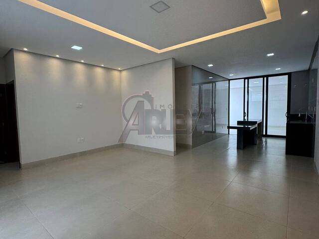 #6404 - CASAS ALTO PADRÃO para Venda em Montes Claros - MG - 2