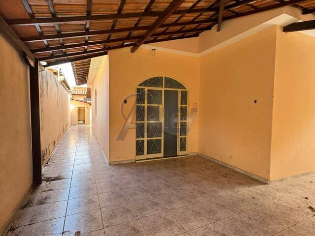 #6405 - CASAS USADA / SBPE para Venda em Montes Claros - MG - 1