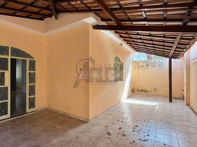 #6405 - CASAS USADA / SBPE para Venda em Montes Claros - MG - 2