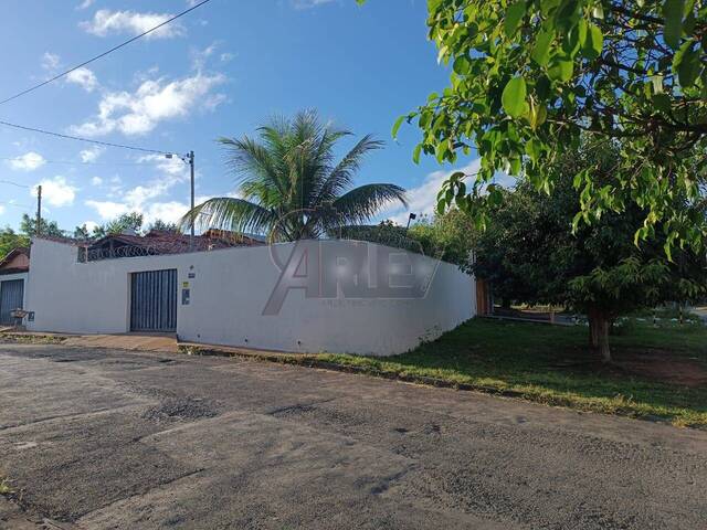 CASAS USADA / SBPE para Venda em Montes Claros - 4