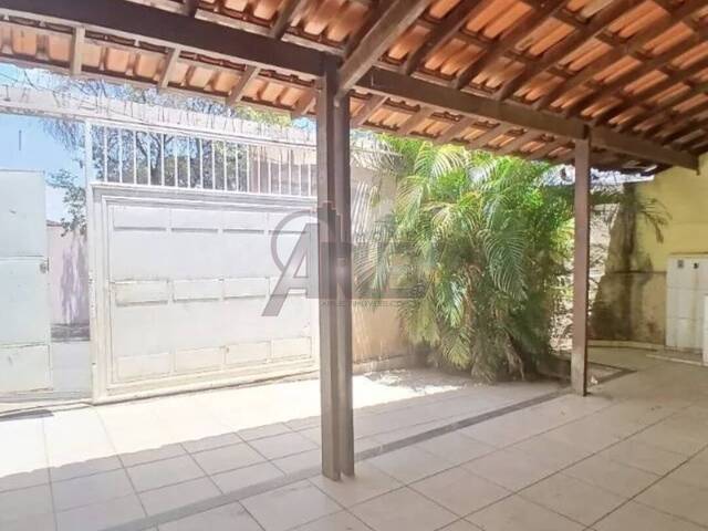 #6445 - CASAS USADA / SBPE para Venda em Montes Claros - MG - 2