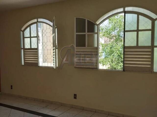 CASAS USADA / SBPE para Venda em Montes Claros - 4