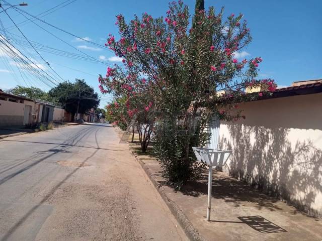 #6495 - CASAS USADA / SBPE para Venda em Montes Claros - MG - 2