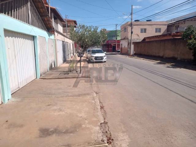 CASAS USADA / SBPE para Venda em Montes Claros - 4