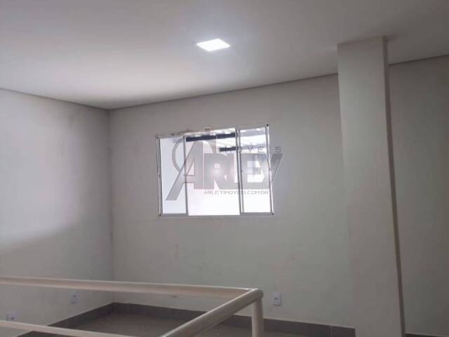CASAS USADA / SBPE para Venda em Montes Claros - 4