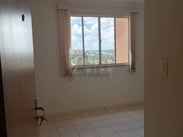 APARTAMENTO USADO para Venda em Montes Claros - 4