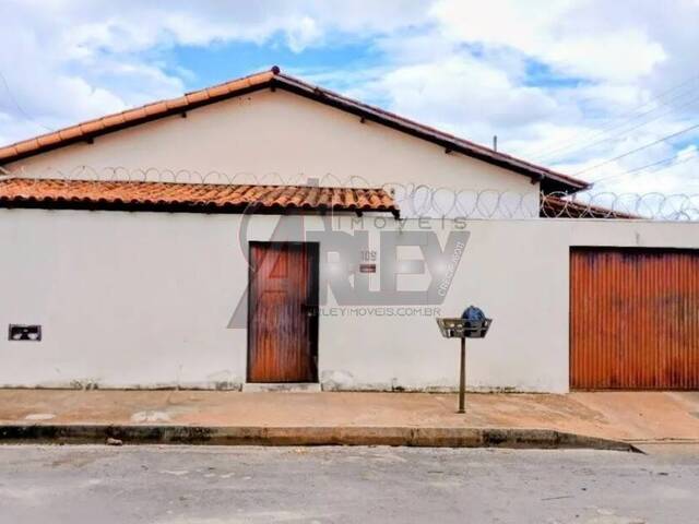 #6631 - CASAS USADA / SBPE para Venda em Montes Claros - MG - 1
