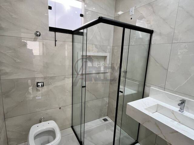 CASAS USADA / SBPE para Venda em Montes Claros - 5