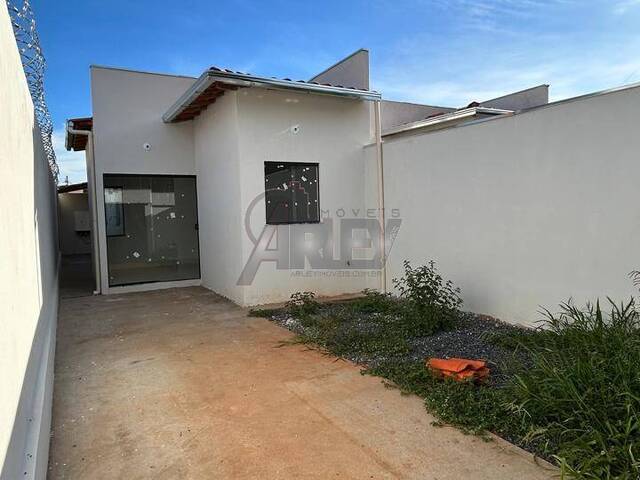 #6668 - CASAS USADA / SBPE para Venda em Montes Claros - MG - 1