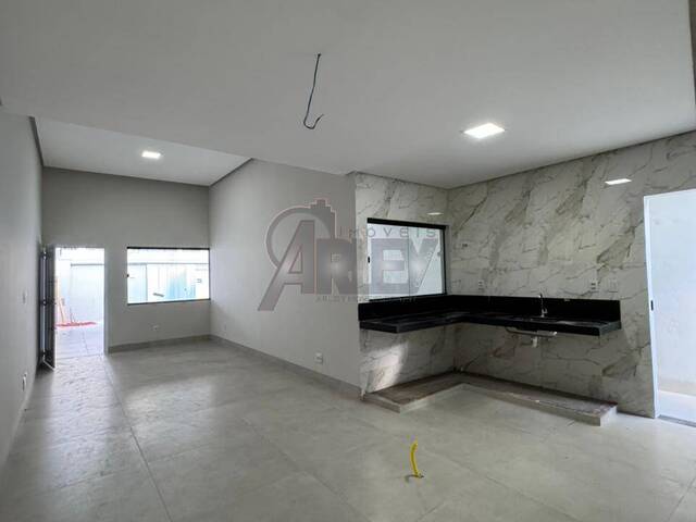 #6682 - CASAS USADA / SBPE para Venda em Montes Claros - MG - 2