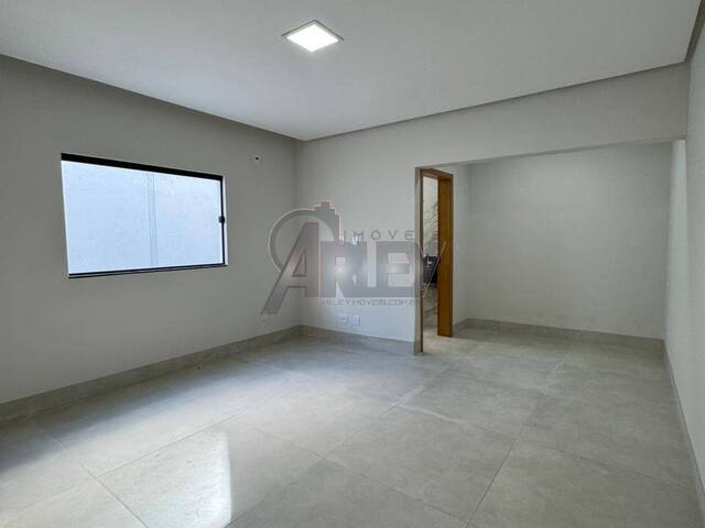 CASAS USADA / SBPE para Venda em Montes Claros - 4