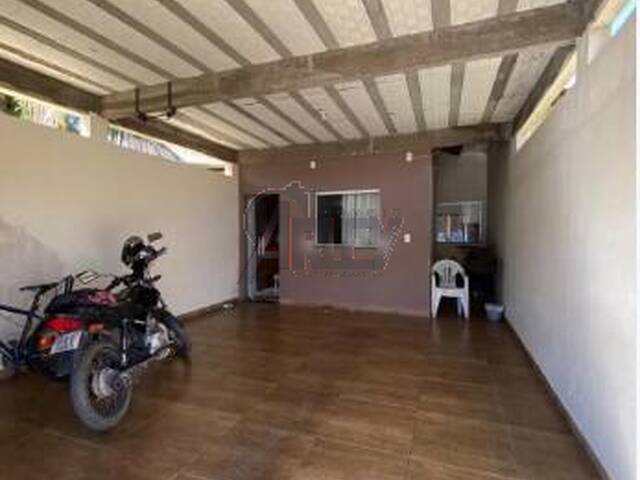 CASAS USADA / SBPE para Venda em Montes Claros - 4