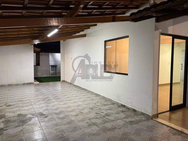 CASAS USADA / SBPE para Venda em Montes Claros - 4