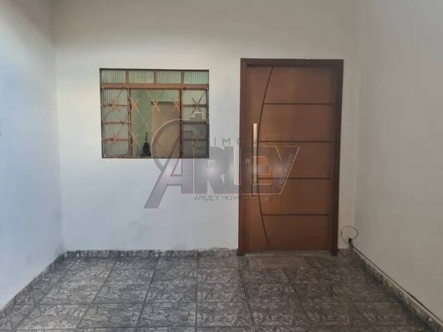 #6710 - CASAS USADA / SBPE para Venda em Montes Claros - MG - 1