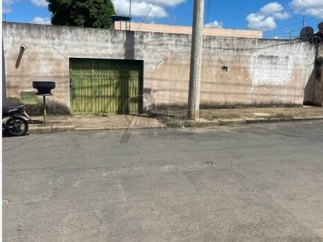 #6719 - CASAS USADA / SBPE para Venda em Montes Claros - MG - 1