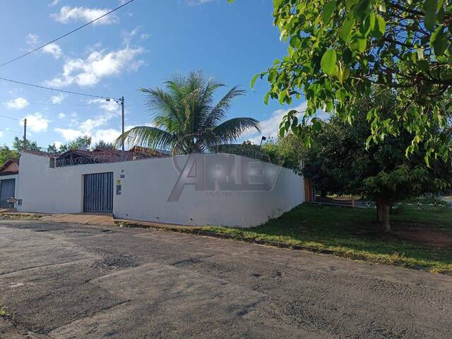 CASAS USADA / SBPE para Venda em Montes Claros - 4