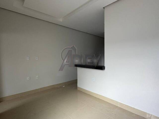 CASAS USADA / SBPE para Venda em Montes Claros - 4