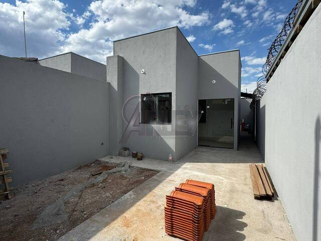 #6727 - CASAS USADA / SBPE para Venda em Montes Claros - MG - 3