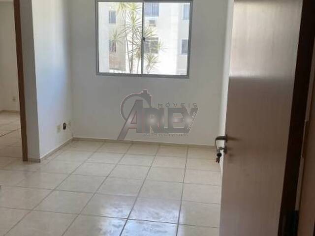 APARTAMENTO USADO para Venda em Montes Claros - 4