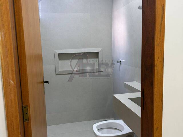 CASAS USADA / SBPE para Venda em Montes Claros - 4