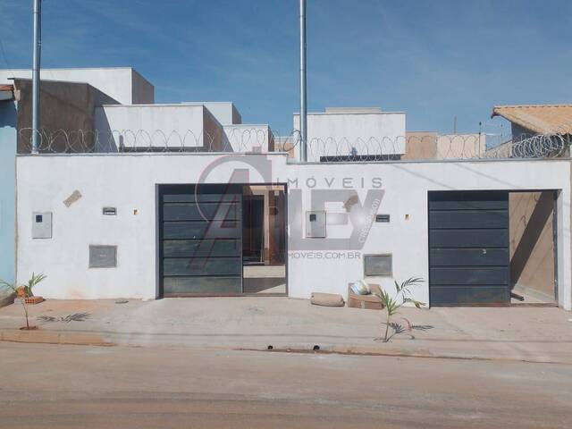CASAS USADA / SBPE para Venda em Montes Claros - 4
