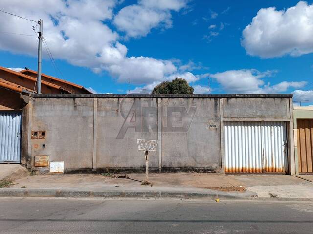 #6774 - CASAS USADA / SBPE para Venda em Montes Claros - MG - 1