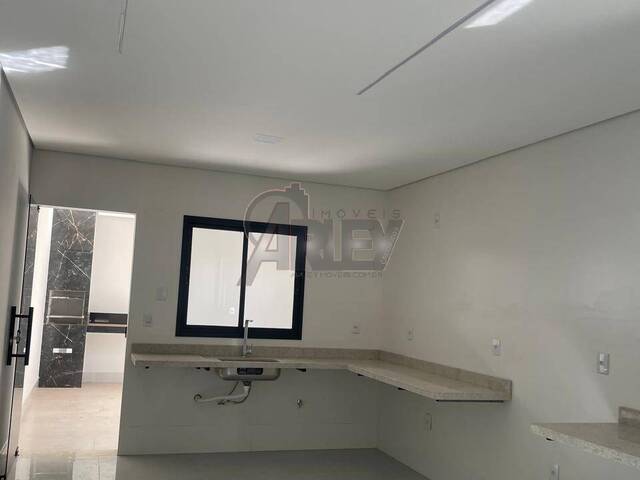 CASAS USADA / SBPE para Venda em Montes Claros - 5