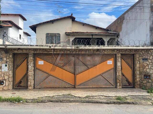 #6840 - CASAS USADA / SBPE para Venda em Montes Claros - MG - 1